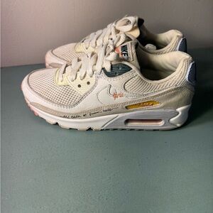 Nike air max. Woman’s size 6